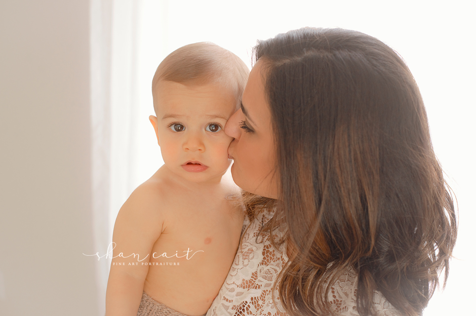 mommy and baby kisses-shan cait-sacramento baby photographer