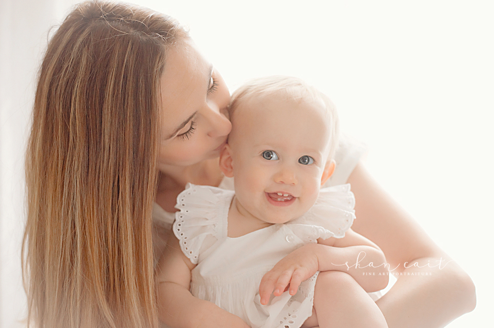 Sacramento Baby Photographer-Eyelet dress-1 year photoshoot-el dorado hills photographer-best sacramento photographer. 2