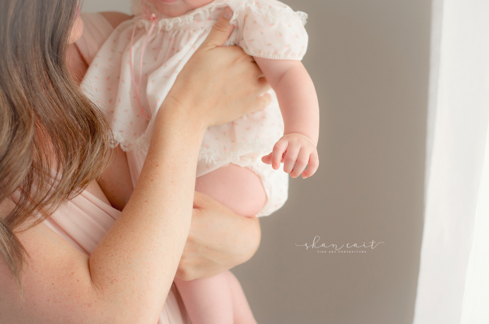 Sacramento Baby Photographer-Sacramento Newborn Photographer-Shan Cait-El Dorado Hills Photographer-baby in mom's arms